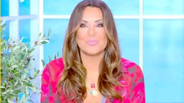 Ναταλία Γερμανού: "Από τους άνδρες παρουσιαστές νομίζω ότι ο πιο πολυσυζητημένος, που πολιορκείται, είναι ο Κώστας Τσουρός"