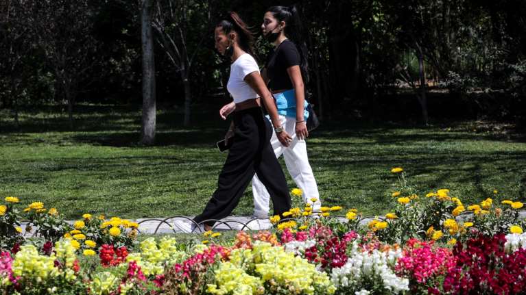 Πρώιμο καλοκαίρι από την Τετάρτη: Θερμοκρασίες έως και 10 βαθμούς πάνω από τις κανονικές, λέει ο Θ. Κολυδάς