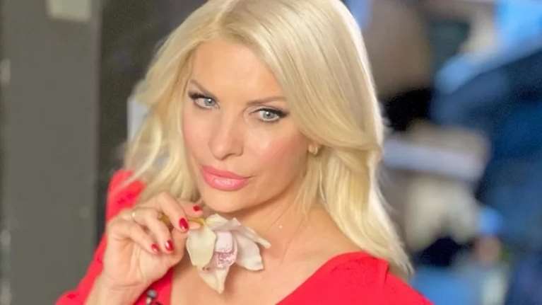 Ελένη Μενεγάκη: Το προϊόν που την κάνει να δείχνει 10 χρόνια νεότερη