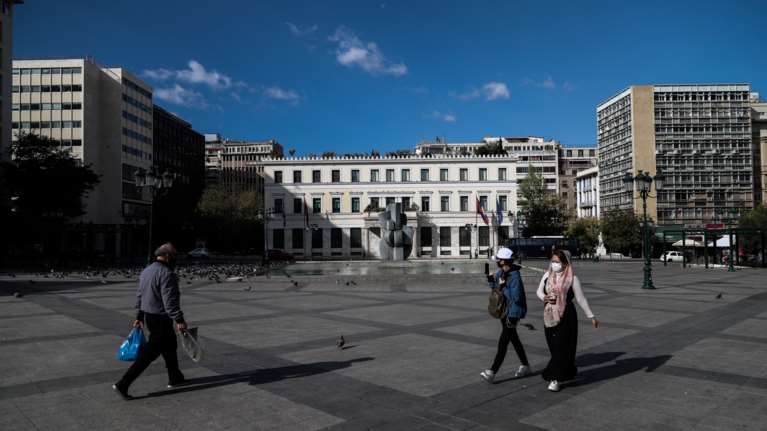 Κορονοϊός: Ανησυχία και σήμερα για Αττική με 318 νέα κρούσματα και Θεσσαλονίκη με 298 - Ο χάρτης της διασποράς