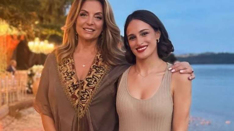 Μαρία Βοσκοπούλου: Οικογενειακή εξόρμηση σε πλαζ της Κέρκυρας