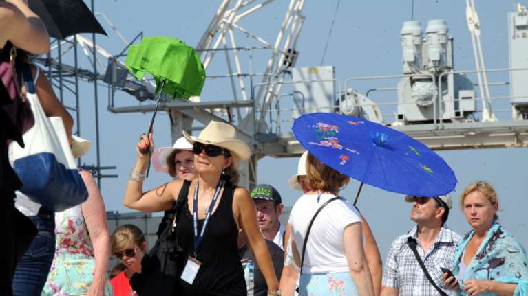 Guardian: Οι τουρίστες στην Ελλάδα δεν είναι ενημερωμένοι για τους κινδύνους του καύσωνα - Τα περιστατικά εξαφάνισης