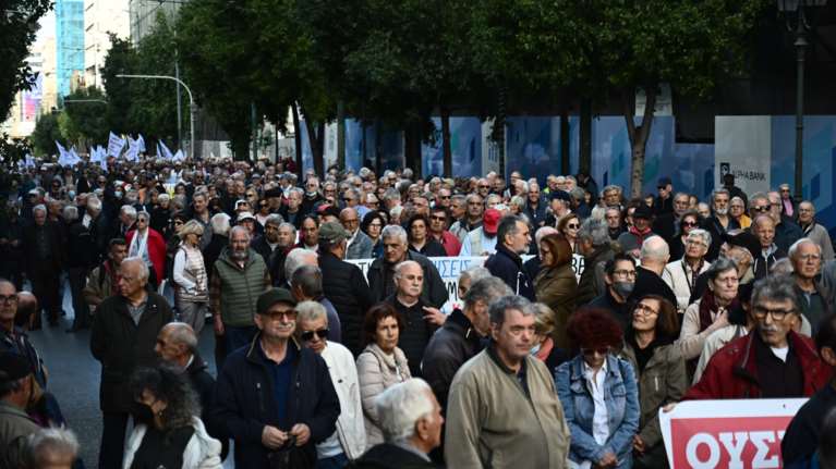 Έρχεται επανυπολογισμός για δεκάδες χιλιάδες συντάξεις- Ποιοι θα δουν αυξήσεις