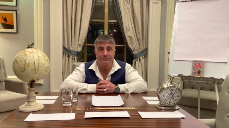 Ο αρχιμαφιόζος Πεκέρ &quot;καίει&quot; ξανά τον Ερντογάν: Μαζί στέλναμε όπλα και drones στη Συρία