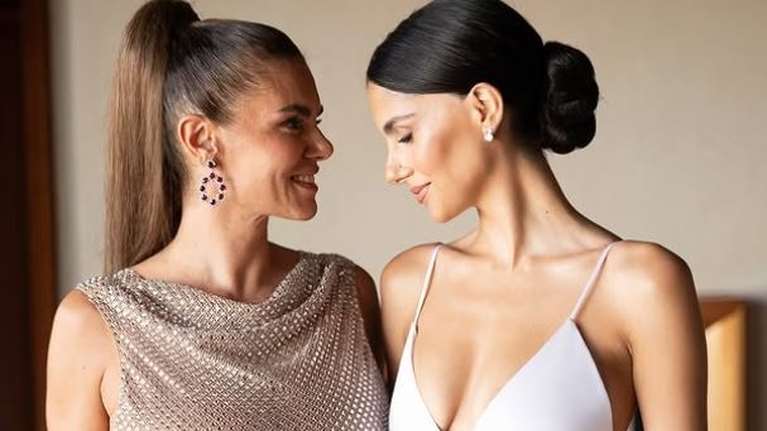 Αλεξάνδρα Νίκα: Το γαμήλιο άλμπουμ της - Τα σπάνια κλικ με τους γονείς της