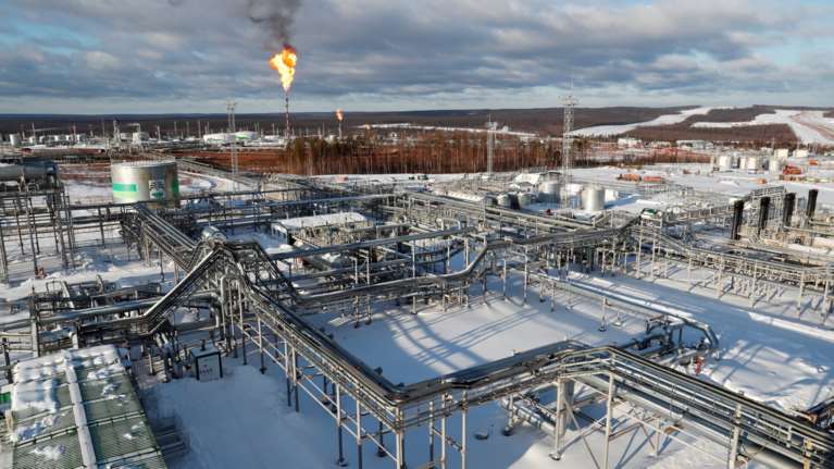 Πόλεμος Ουκρανία: Ξεφεύγουν οι τιμές - Σε υψηλό 10ετίας το πετρέλαιο, ρεκόρ για αέριο και αλουμίνιο