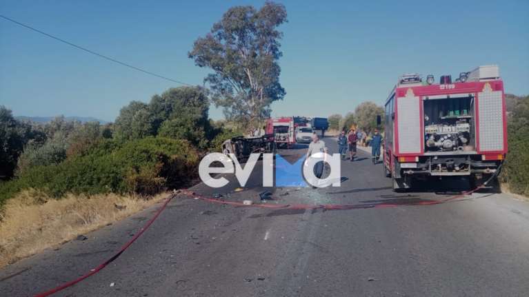 Εύβοια: Θανατηφόρο τροχαίο με έναν νεκρό στο Αλιβέρι - Μηχανή συγκρούστηκε με αυτοκίνητο [βίντεο]