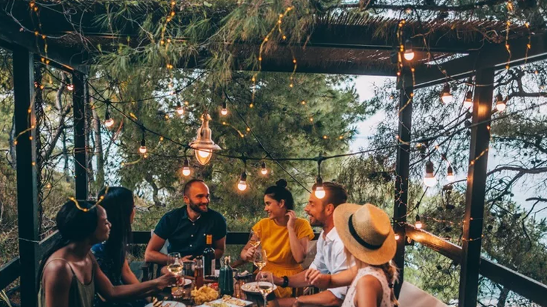 Ζώδια και φιλία: Ποιοι είναι οι καλύτεροι συνδυασμοί;