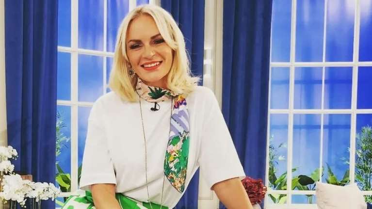 Έλενα Χριστοπούλου: Το γεμάτο λουλούδια σπίτι της &amp; η εντυπωσιακή κουζίνα