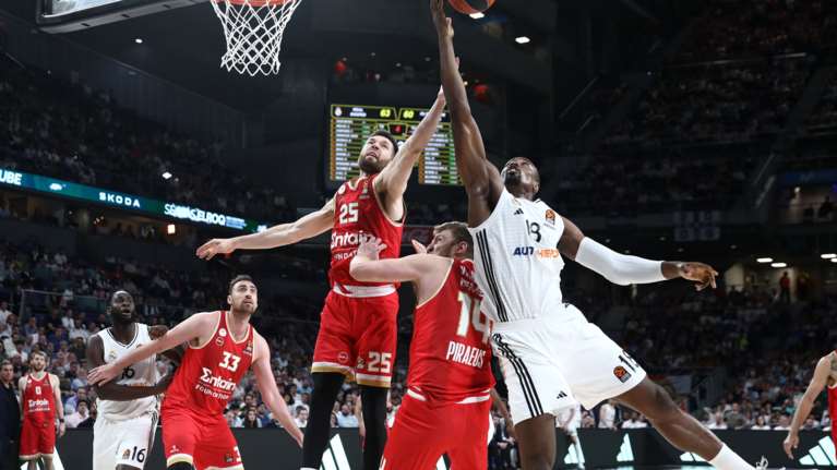 Ρεάλ- Ολυμπιακός 80-72: Πλήρωσε τα λάθη του και οι Μαδριλένοι μείωσαν σε 2-1 τη σειρά