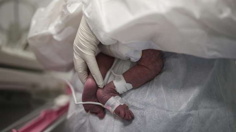 Σοκ στο Παίδων: Νεκρό με εγκαύματα μεταφέρθηκε βρέφος - Συνελήφθησαν μητέρα και γιαγιά