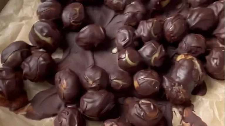 Σπιτική σοκολάτα με σταφύλια - Θα χρειαστείς μόνο 2 υλικά