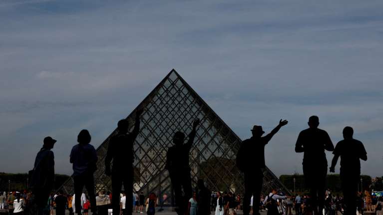 Έκλεισε για λόγους ασφαλείας το Μουσείο του Λούβρου - Βίντεο από την εκκένωση