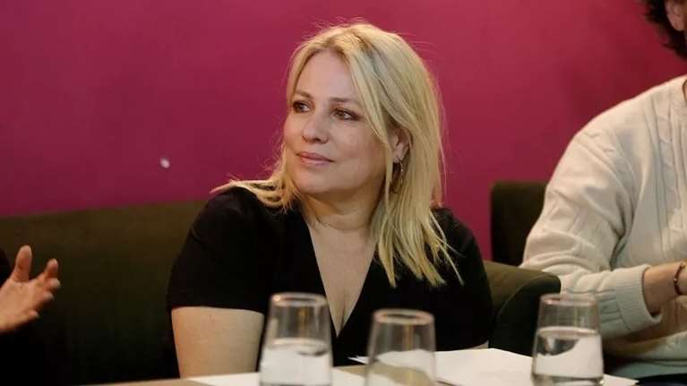 &quot;Πέσαν να τη φάνε την Τουμασάτου&quot;: Η ανάρτηση της Έλενας Ακρίτα για την κουμπάρα της