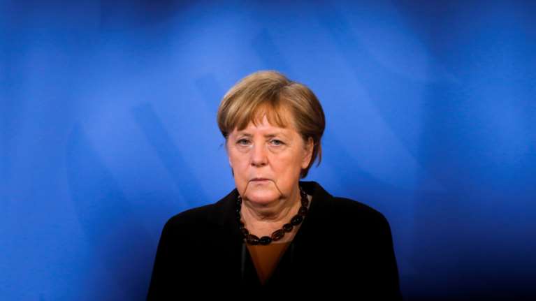 Προειδοποίηση Μέρκελ: Το τρίτο κύμα θα είναι ίσως και το χειρότερο - &quot;Υπερβολικά υψηλοί&quot; αριθμοί κρουσμάτων