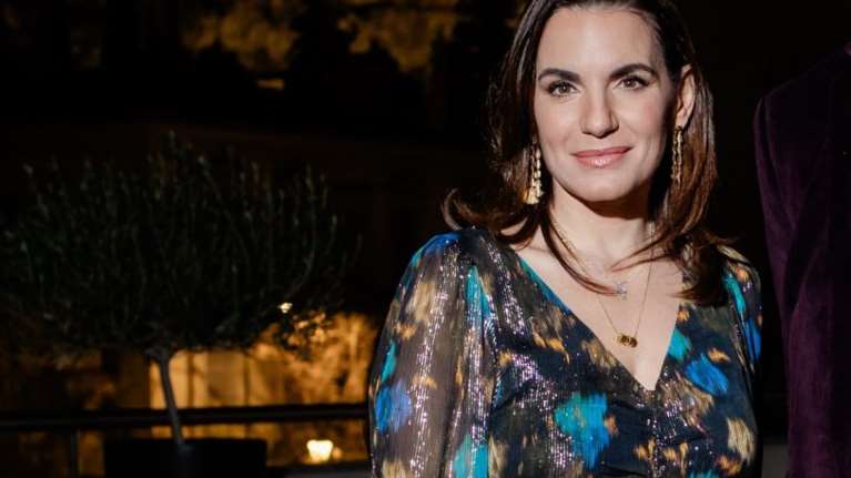 Όλγα Κεφαλογιάννη: Το υπέροχο φόρεμά της με 80s vibes κερδίζει τις εντυπώσεις