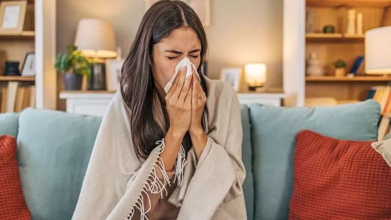 Γρίπη: Πώς να την αντιμετωπίσεις γρήγορα και αποτελεσματικά - Οι συμβουλές του γιατρού