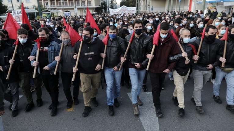 Σε εξέλιξη το πανεκπαιδευτικό συλλαλητήριο: Απροσπέλαστο το κέντρο
