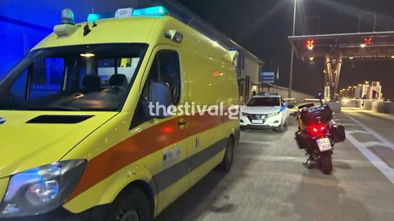 Χαλκιδική: Δεκαεννιάχρονος οδηγούσε μεθυσμένος και έπεσε με το αυτοκίνητο σε στάση λεωφορείου - Δύο άτομα στο νοσοκομείο