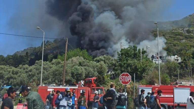 Σάμος: 23 συλλήψεις για τα επεισόδια και τις φωτιές στο ΚΥΤ - Αναζητούνται δύο άτομα