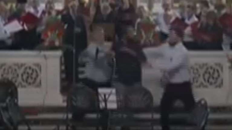 Άγιος Παντελεήμονας: Συνελήφθη ο Άραβας που εισέβαλε στην εκκλησία και ούρλιαζε στο μικρόφωνο