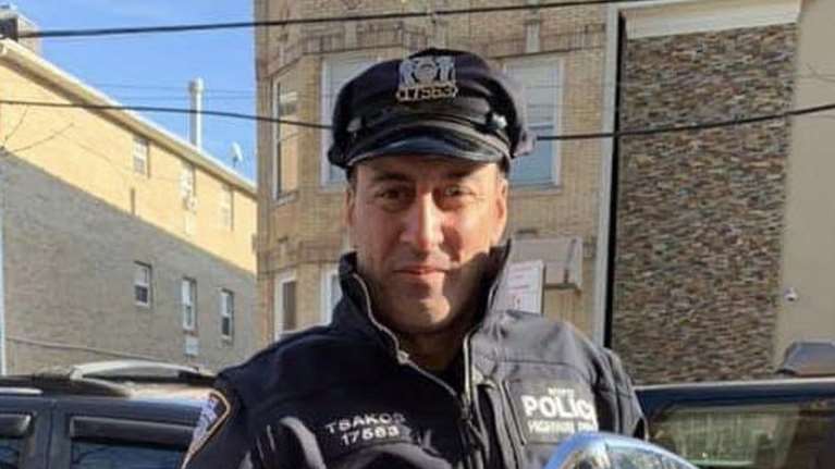 Νέα Υόρκη: Θρήνος στην κηδεία του ομογενή αστυνομικού Αναστάσιου Τσάκου [εικόνες - βίντεο]