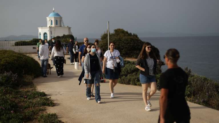Αρναούτογλου: Λασποβροχές τη Μεγάλη Παρασκευή - Με ήλιο και ζέστη η Κυριακή του Πάσχα