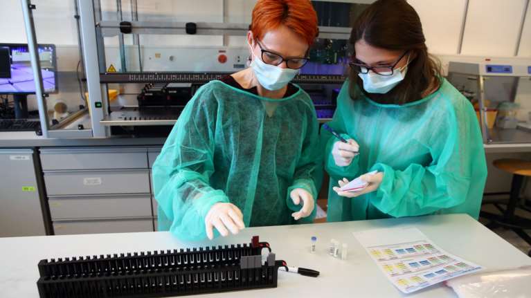 Κορονοϊός: Αγώνας δρόμου για την εξεύρεση θεραπείας - Ερευνάται η επίδραση του αντιφλεγμονώδους κολχικίνη