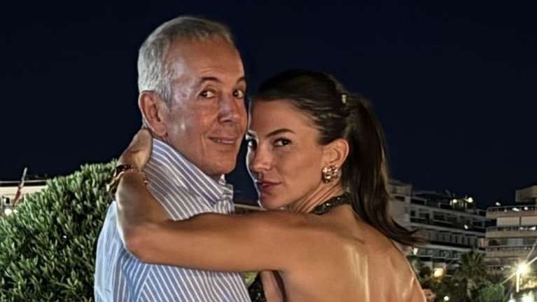 Ο Γιάννης και η Δήμητρα Κούστα στα νησιά του Αιόλου - Διακοπές με το luxury γιοτ τους