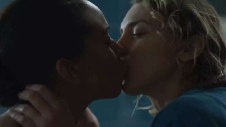 Milky Way: Η ερωτική σκηνή της Γιούλικας Σκαφιδά με την Ξένια Ντάνια και οι αντιδράσεις στο Twitter