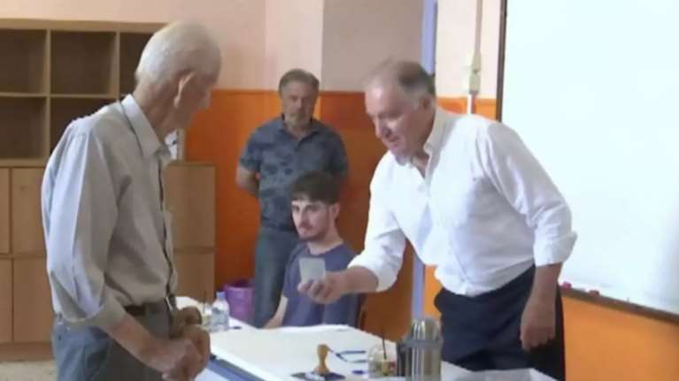 Εκλογές 2023: Ψηφοφόρος ετών 98 στις Σέρρες - Εδωσε και... μυστικά μακροζωίας