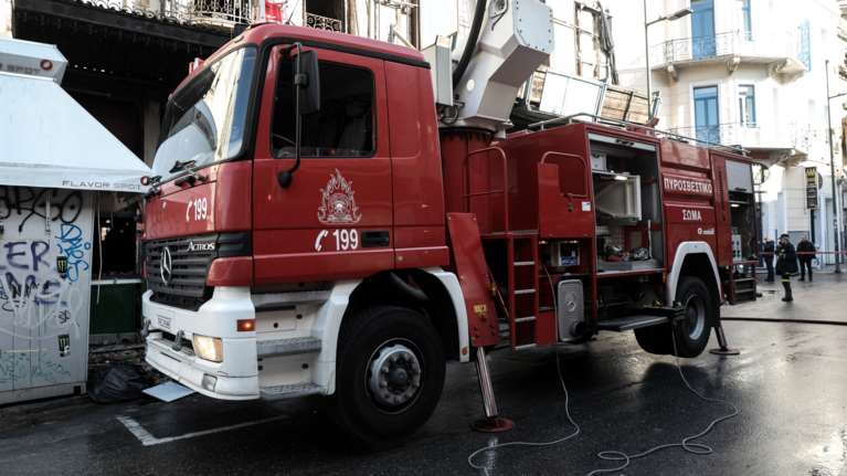 Τραγωδία στους Αμπελόκηπους: Νεκρή γυναίκα από φωτιά σε διαμέρισμα