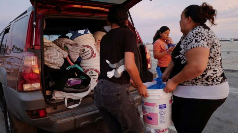 Ο τυφώνας Χίλαρι κατευθύνεται στις ΗΠΑ - Σε επιφυλακή οι αρχές, προετοιμάζονται οι πολίτες