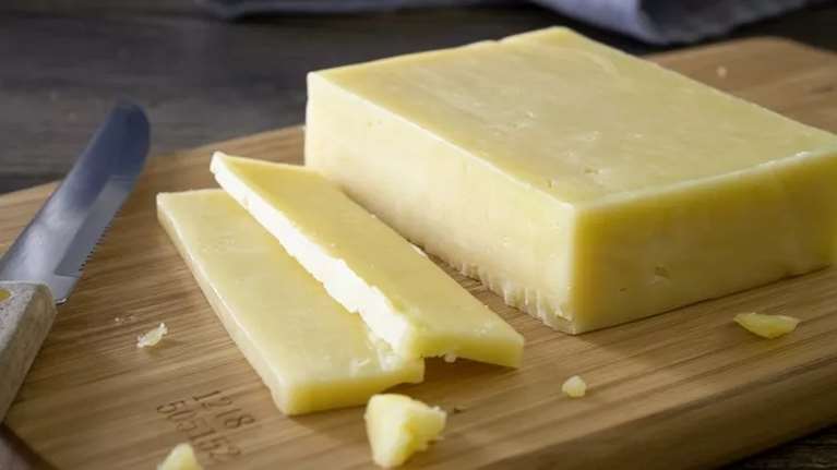 7 τυριά που σε βοηθούν να χάσεις λίπος στην κοιλιά