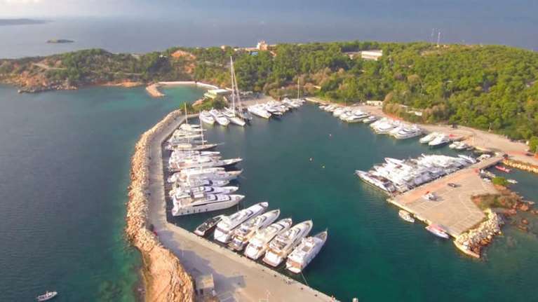 Σοκ στη Βουλιαγμένη: Νεκρός 25χρονος που έκανε μάθημα κατάδυσης - Συνελήφθησαν οι εκπαιδευτές του