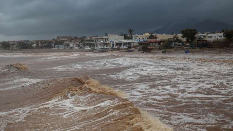 Χαλάει ο καιρός: Βροχές και καταιγίδες από την Κυριακή - Η πρόγνωση μέχρι την Τρίτη [βίντεο]