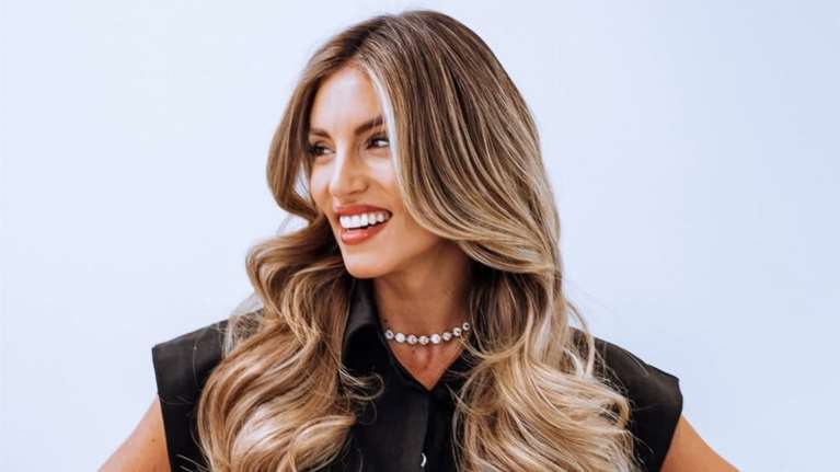 Μια ματιά στο σπίτι της Αθηνάς Οικονομάκου στην Κηφισιά | Το video από τo dressing room της