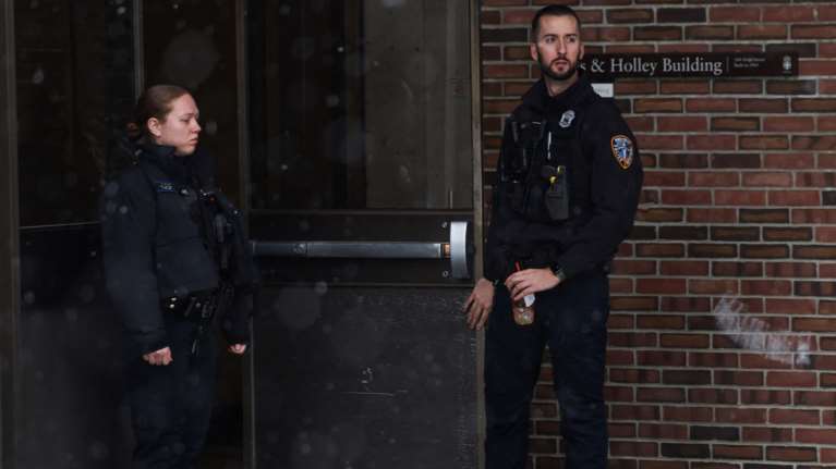 Μακελειό στις ΗΠΑ: 24χρονος κατηγορείται για τη δολοφονία έξι ανθρώπων, ανάμεσά τους 7χρονο παιδί