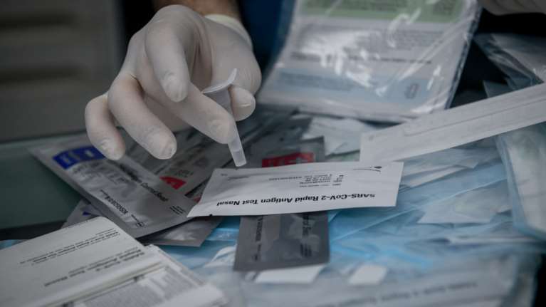 Δύο self tests για όλους τους εργαζόμενους  από τη Δευτέρα 24 Μαΐου - Ολη η διαδικασία