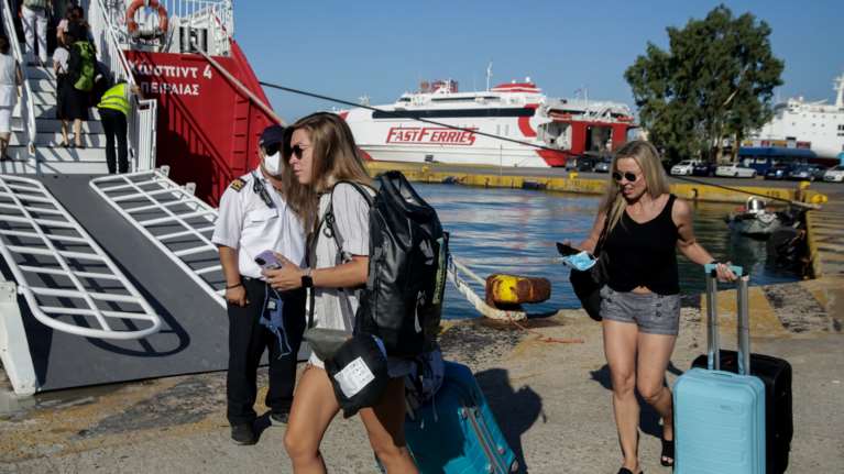 Καιρός: Στους 37 βαθμούς ο υδράργυρος το Σάββατο - Επιμένουν τα μελτέμια