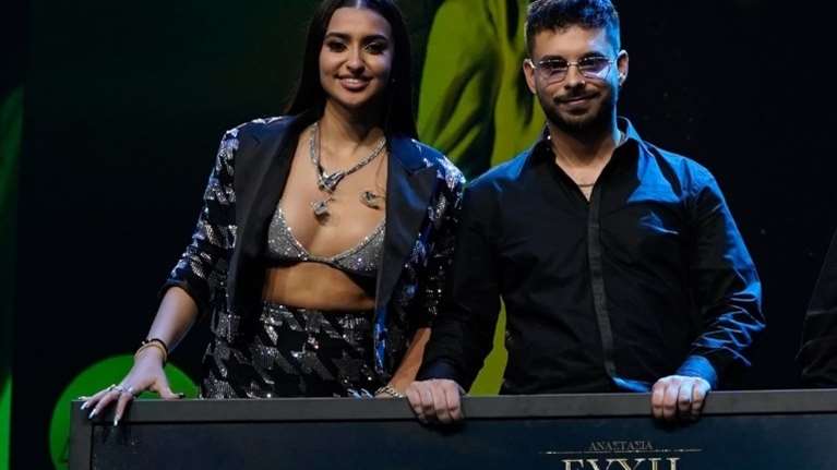 Εκατομμύρια streams στο Spotify και views στο Youtube- Ποιος είναι ο άνθρωπος πίσω από τα τραγούδια που τραγουδάει όλη η Ελλάδα;