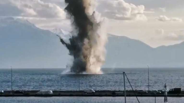 Ανατίναξαν τεράστια νάρκη του Β΄ Παγκοσμίου Πολέμου στο Θερμαϊκό - Εντυπωσιακά βίντεο και φωτογραφίες
