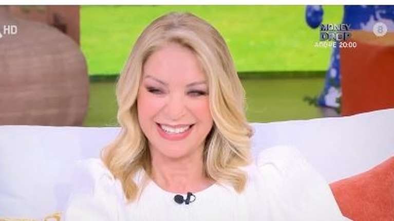 Ελλη Στάη: "Ήταν ένα εκβιαστικό ντουέτο, εμένα με εκβίασαν απόλυτα, φαντάζομαι και τον Νίκο Ευαγγελάτο"