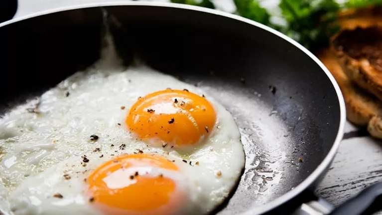 Ένα αυγό την ημέρα: Από ποιο πρόβλημα υγείας μπορεί να προστατεύσει τις γυναίκες;