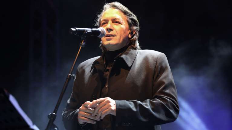 Έξαλλος ο Γιάννης Κότσιρας με αρνητικό σχόλιο: Μην ζορίζεστε, σε λίγους μήνες θα ξανανοίξουν τα σκυλάδικα