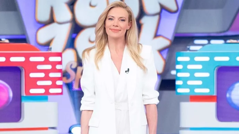 Αναρωτιέσαι τι θα φορέσεις στην Ανάσταση; : Το κοστούμι της Ζέτας Μακρυπούλια θα σε ενθουσιάσει