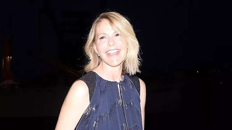 21 χρόνια πριν: Η Τζένη Μπαλτσινού στην Πάτμο με λευκό μπικίνι και καλοκαιρινά κοσμήματα