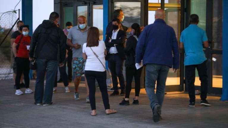 Τα στοιχεία που δείχνουν τη μείωση των εμβολιασμών- Από τις 100.000 την ημέρα, πέσαμε στις 62 χιλιάδες