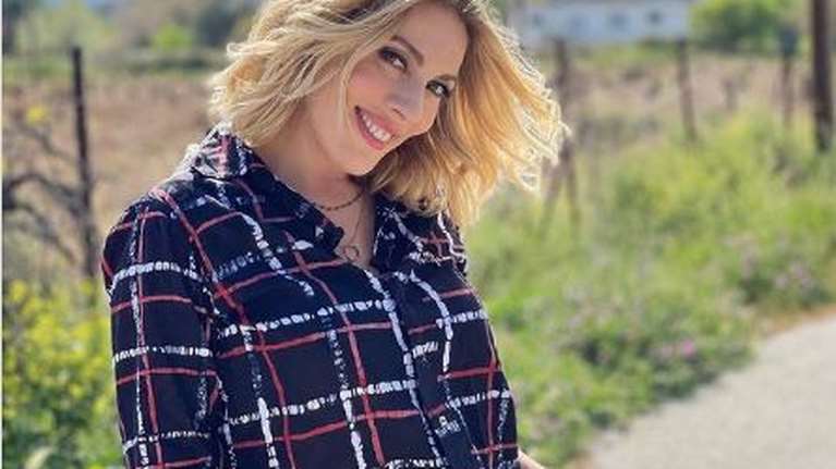 Σμαράγδα Καρύδη: &quot;Α ρε Γιάννη… Στέκεις πάντα ψηλότερα απ&#39; όλους μας&quot;