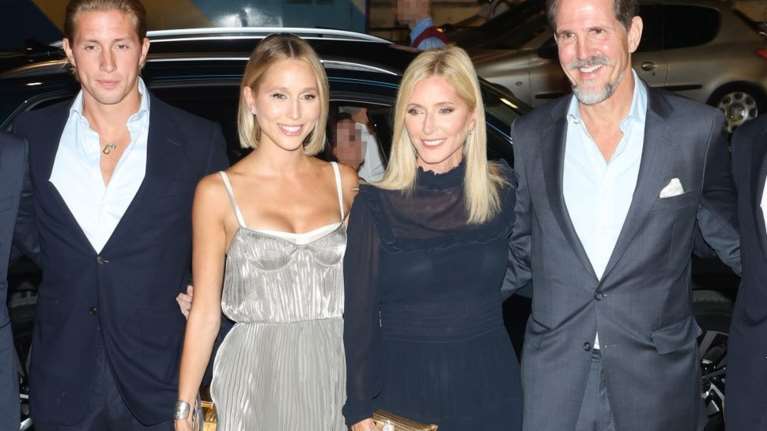 Παύλος Ντε Γκρες: Βόλτα στη γειτονιά του με τον γιο του Κωνσταντίνο - Τι είπε για τη θητεία του γιου του στο στρατό;